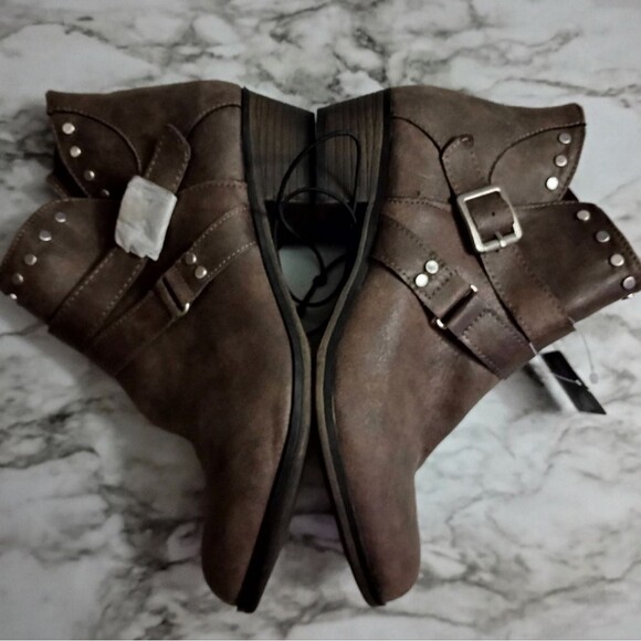 ANA Alford Brown Faux Suede Ankle Boot Size 7.5 - Picture 3 of 10